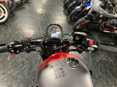 Triumph Bonneville Bobber 2025