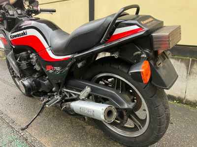 Kawasaki GPZ750F 2015