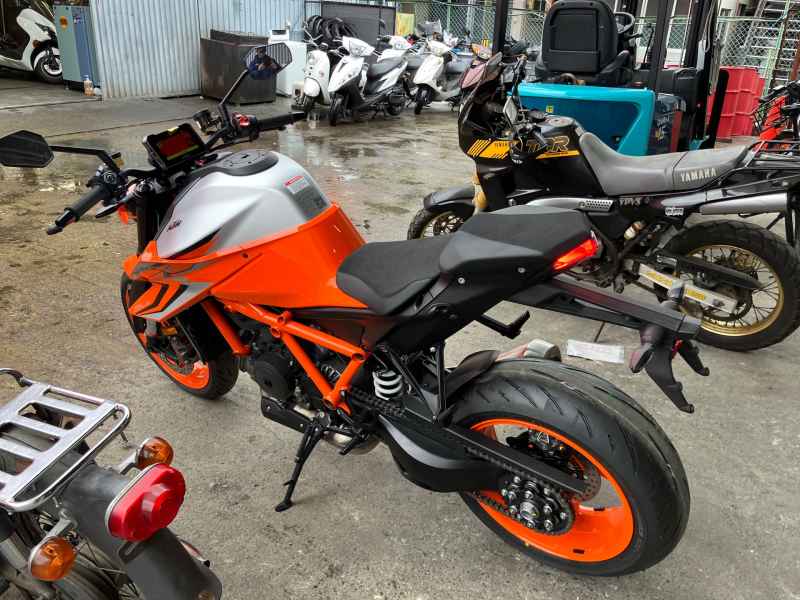 KTM 1290 Super Duke R 2023