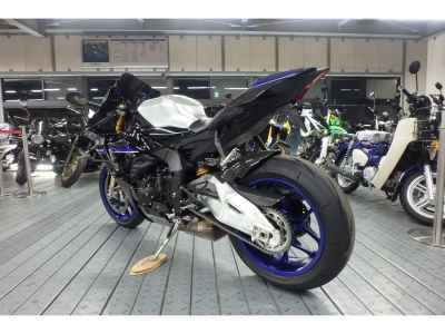 Yamaha YZF-R1M 2025