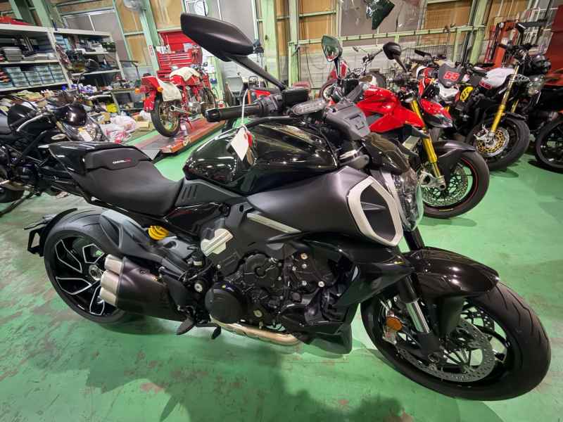 Ducati Diavel V4 2025