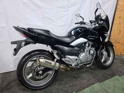 Suzuki GSR250F