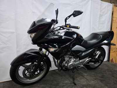 Suzuki GSR250F