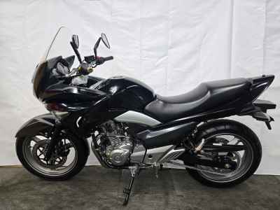 Suzuki GSR250F