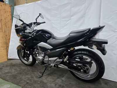 Suzuki GSR250F