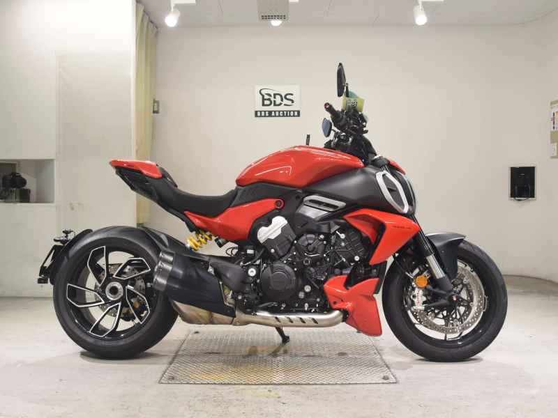 Ducati Diavel V4 2025