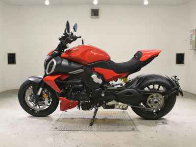 Ducati Diavel V4 2025