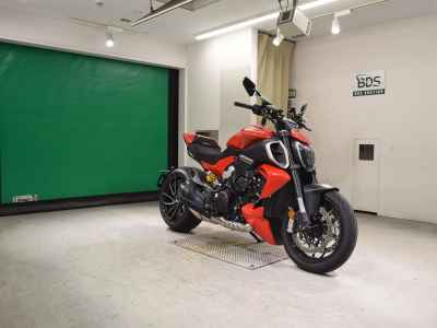 Ducati Diavel V4 2025