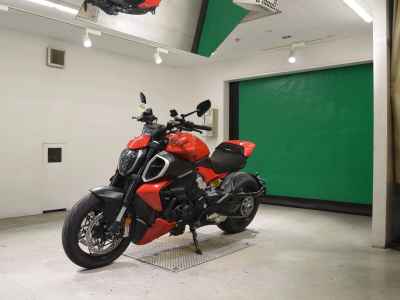 Ducati Diavel V4 2025