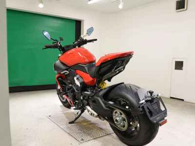 Ducati Diavel V4 2025
