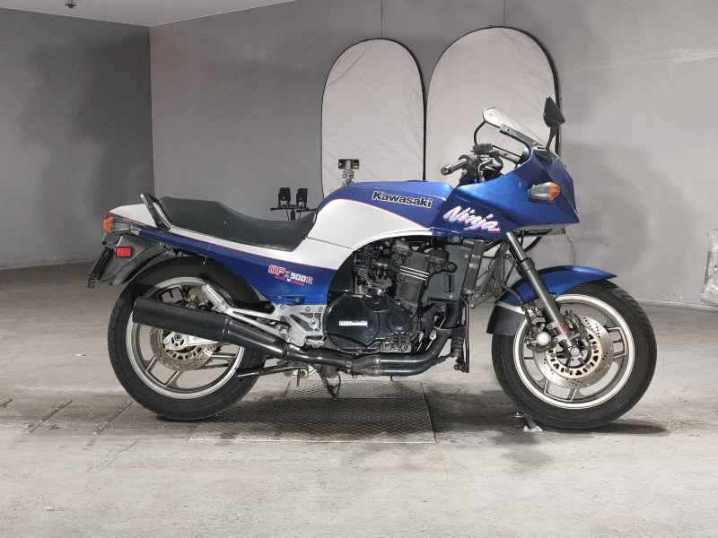 Kawasaki GPZ900R