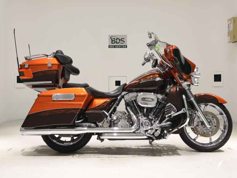 Harley-Davidson FLHXSE1800CVO 2011