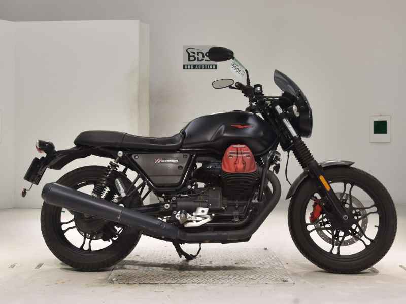 Moto Guzzi V7 III Carbon 2019