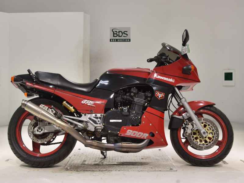 Kawasaki GPZ900R 1990