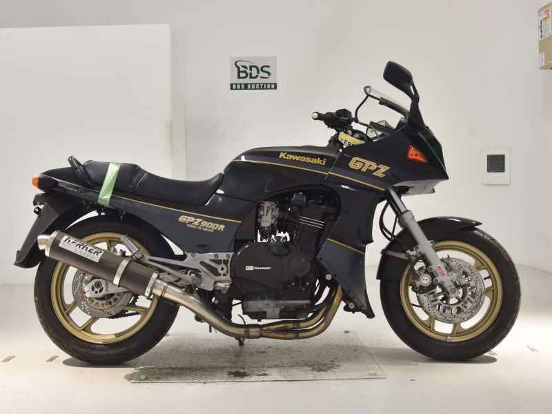 Kawasaki GPZ900R 1990