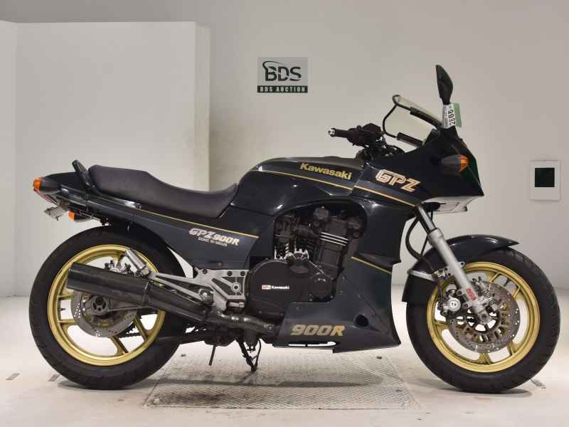 Kawasaki GPZ900R 1990