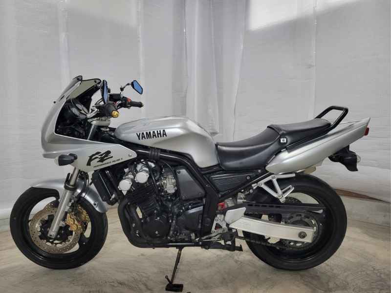 Yamaha FZ400 1997