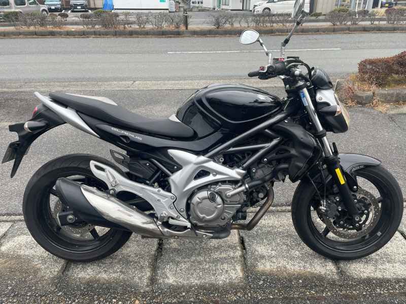 Suzuki Gladius 400 ABS 2010