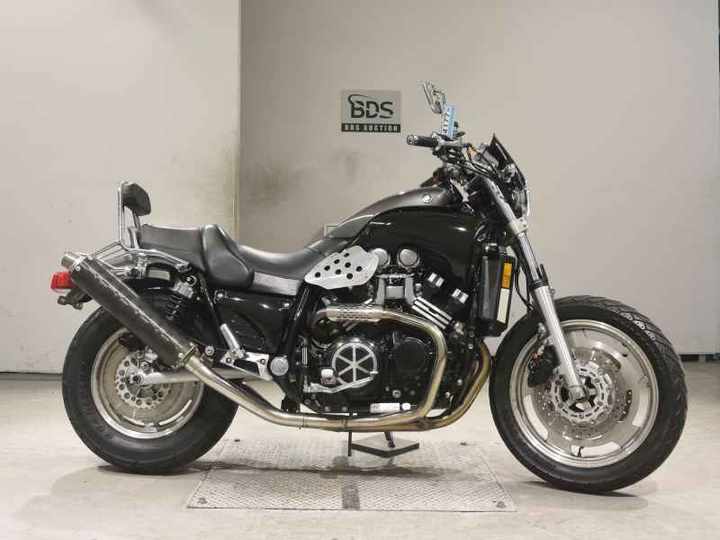 Yamaha V-Max 2000