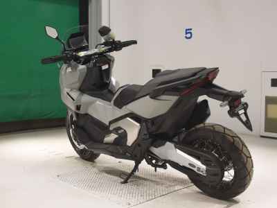 Honda X-Adv 750 2025