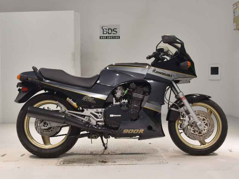 Kawasaki GPZ900R 1996