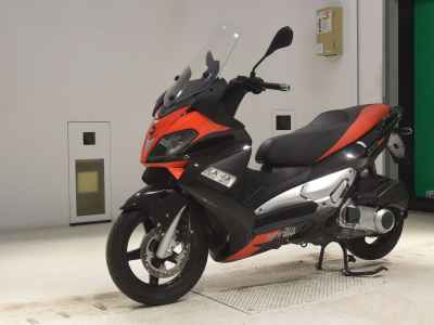 Aprilia SR MAX300 2013