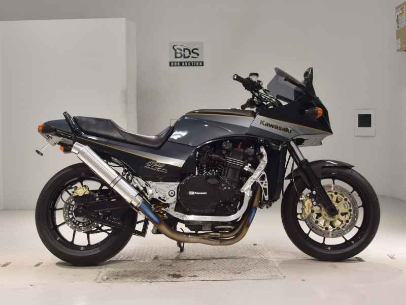 Kawasaki GPZ900R 1990