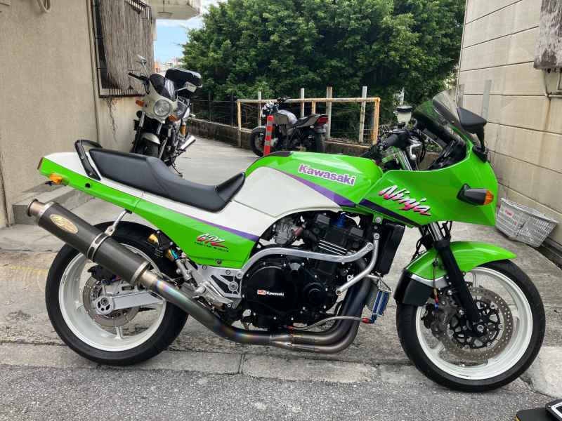 Kawasaki GPZ900R Ninja 1999