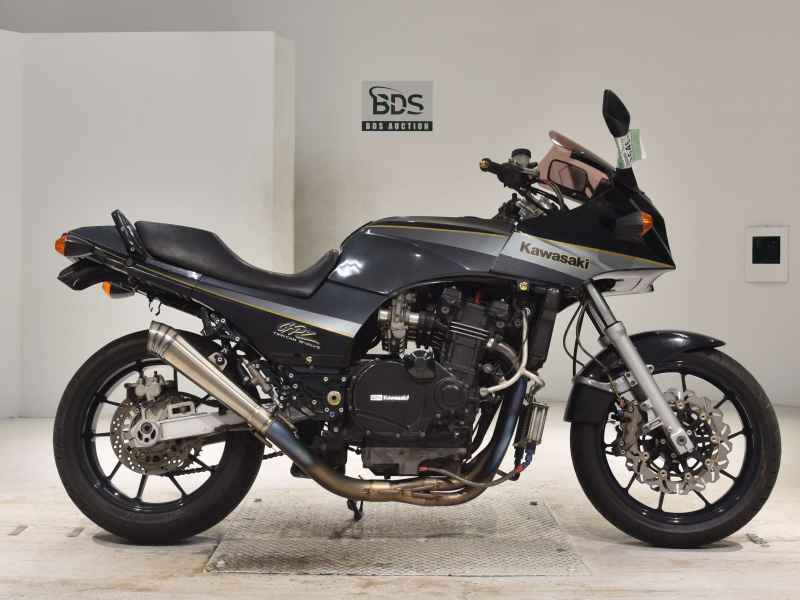 Kawasaki GPZ900R 1990